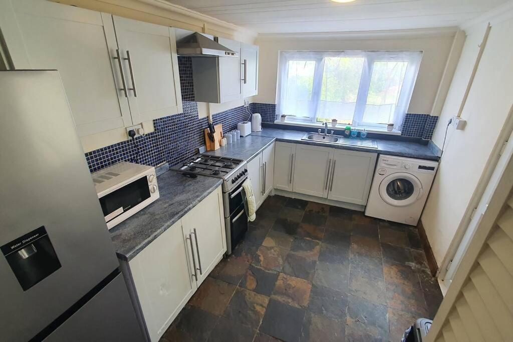 Free Netflix, Large House, Great Price Apartment Cardiff Exterior foto